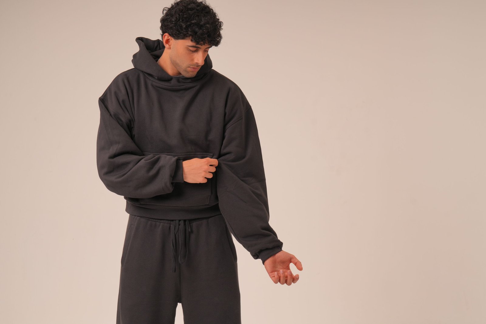 Goncalves Hoodie detail 2